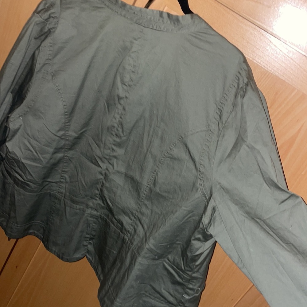 Green button down - Picture 8 of 8
